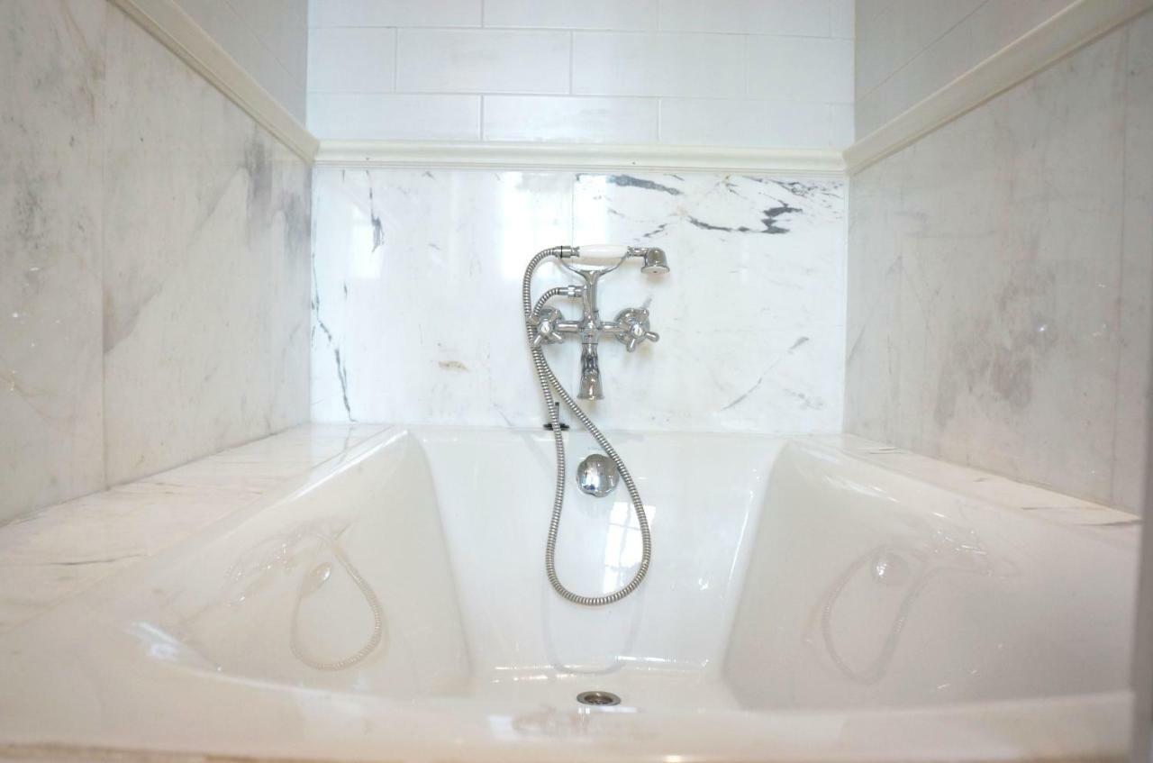 Hotel Hiranyakul House à Bangkok Extérieur photo
